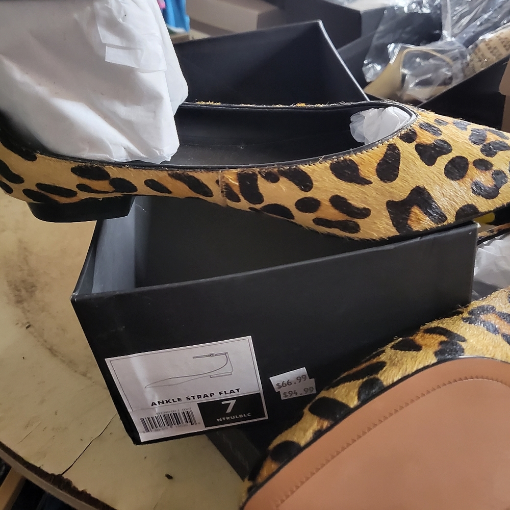 NWT Ankle strap flats leopard